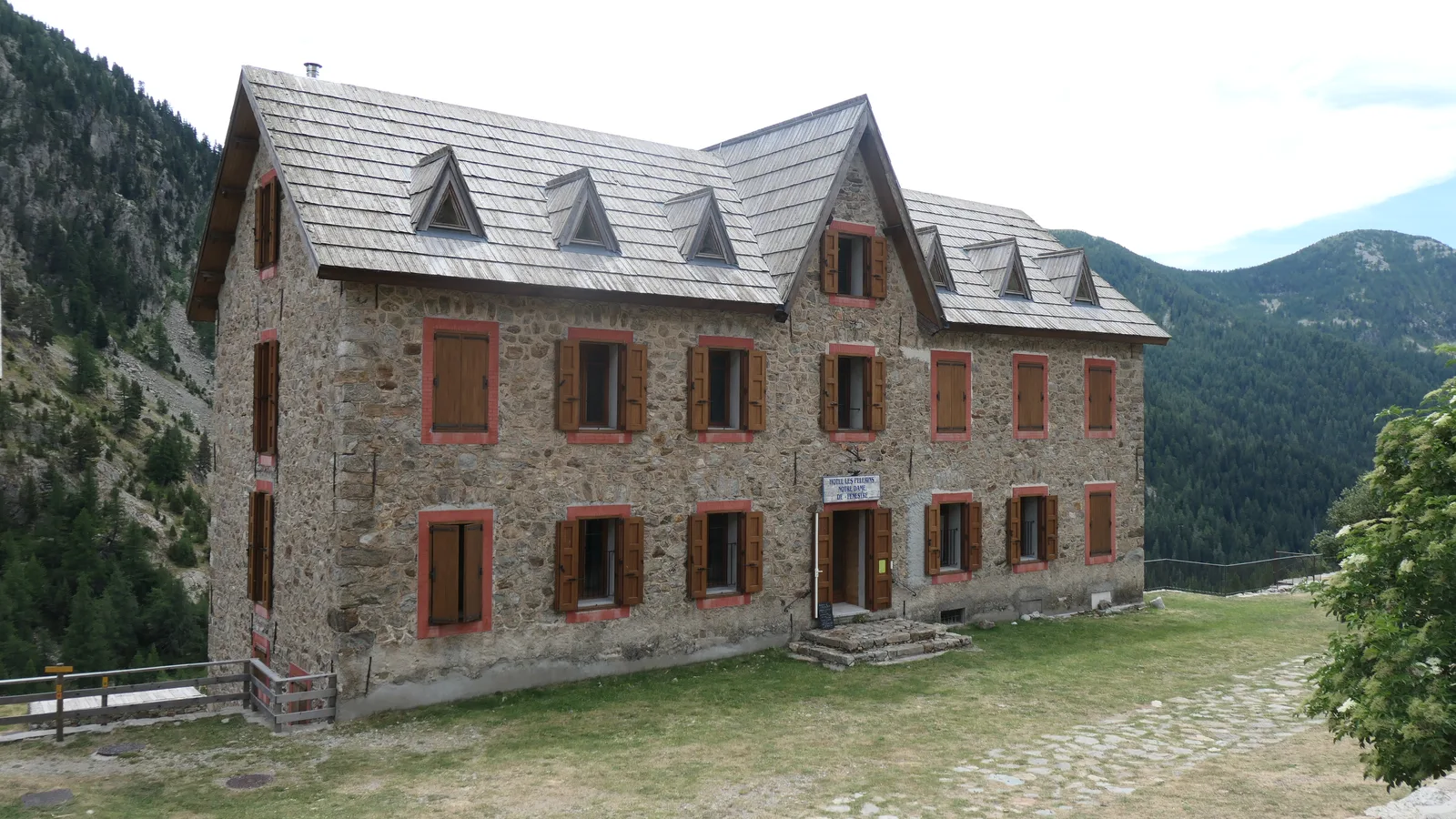 L'Hôtel des Pèlerins — vue extérieure